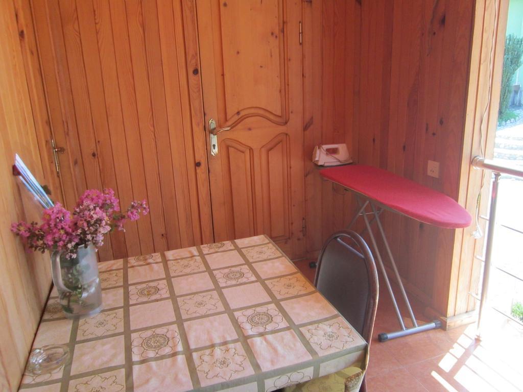 Wooden Cottage Makhinjauri Exterior photo